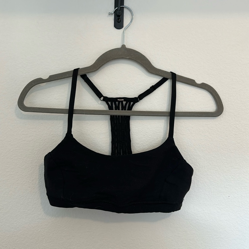 Black lululemon sports bra